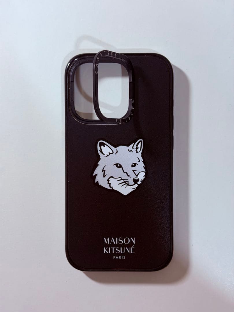 スタンド付きCASSETiFY MAISON KITSUNÉ iPhone