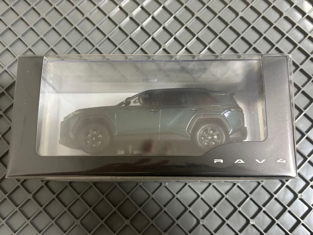 3 新型RAV4 カラーサンプル Adventure エバーレスト