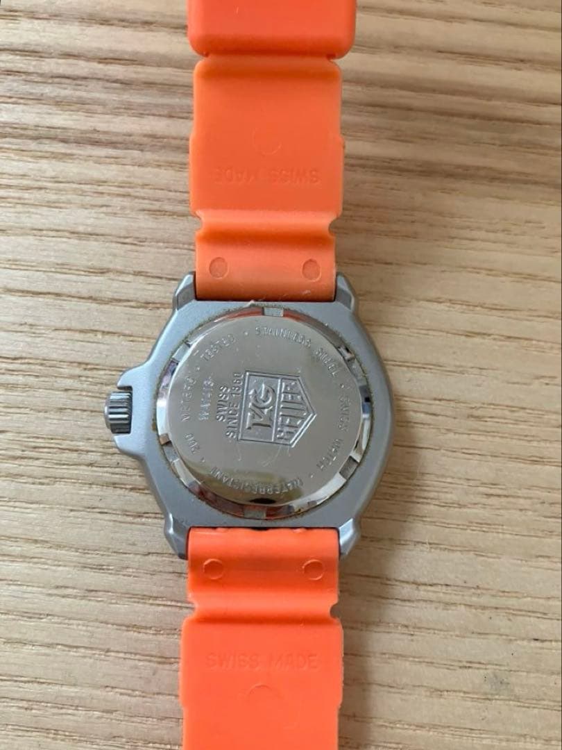 タグホイヤーオレンジ ラバーベルト アナログ時計