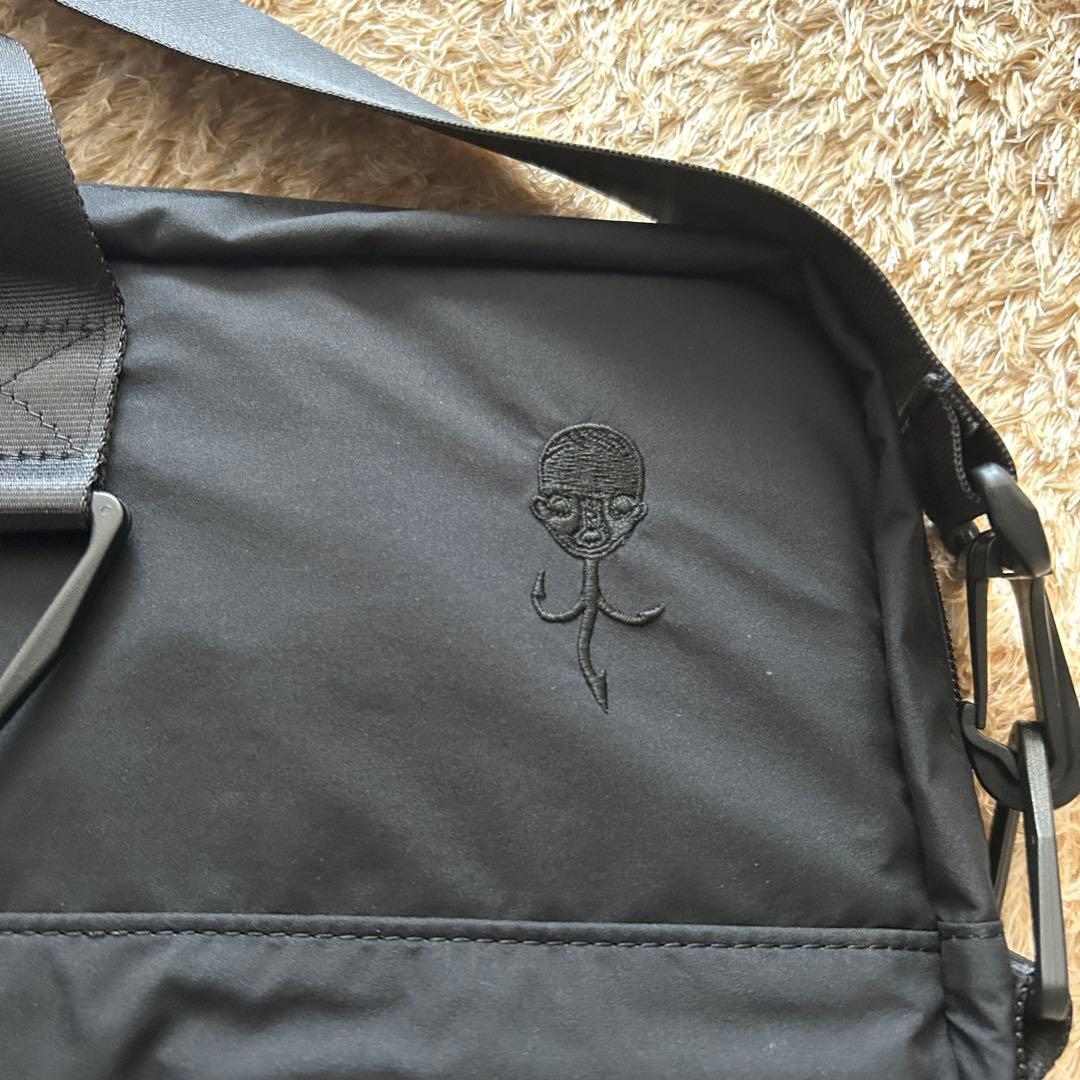 ディーベック オールモストブラック ヘルメットバッグ ショルダーバッグ 黒