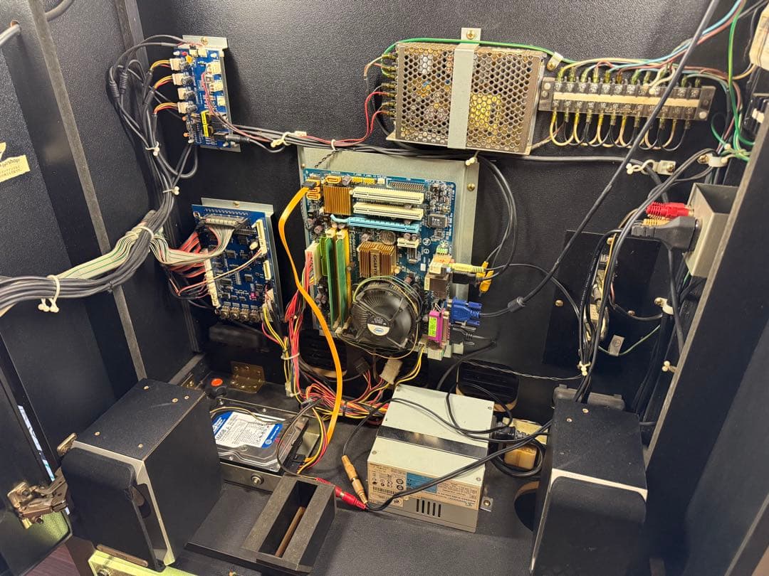 横浜市内引取限定　VS PHOENIX ダーツマシン 美品