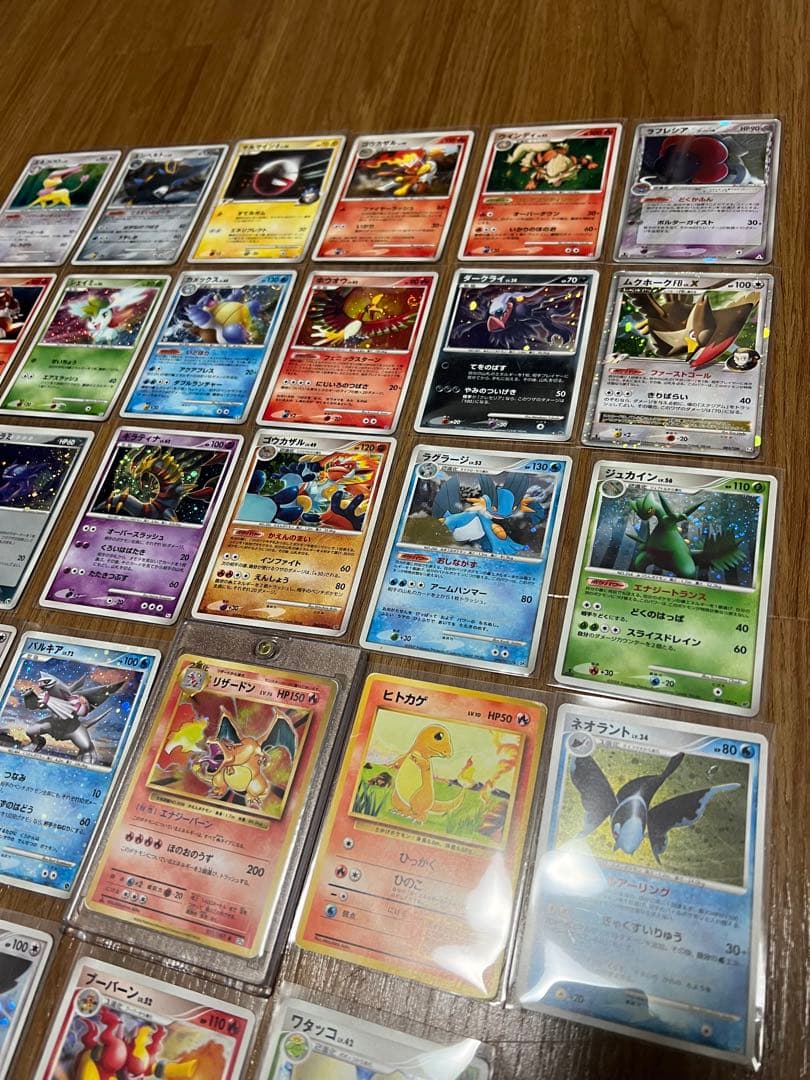 リザードン、ギラティナ、パルキアなどのホロありカードなど28枚まとめ売り