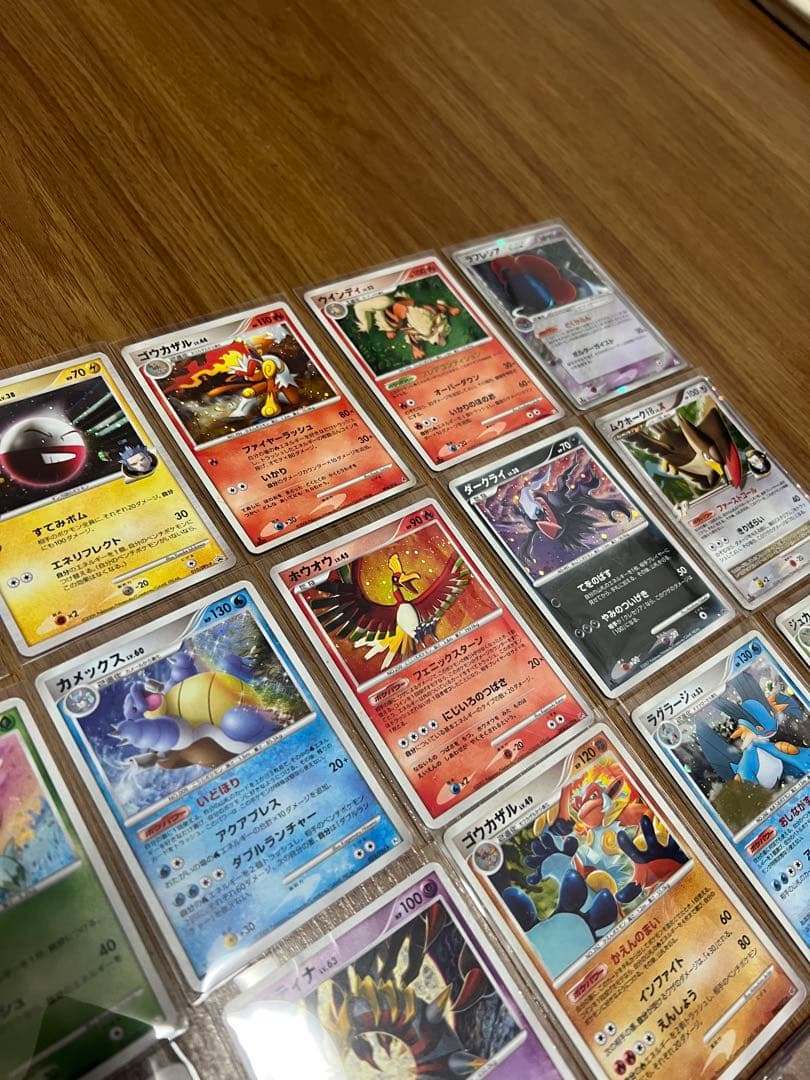 リザードン、ギラティナ、パルキアなどのホロありカードなど28枚まとめ売り