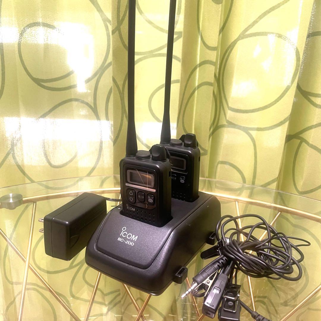 iCOM トランシーバー　IC-4300 BC-200充電器セット　バッテリー
