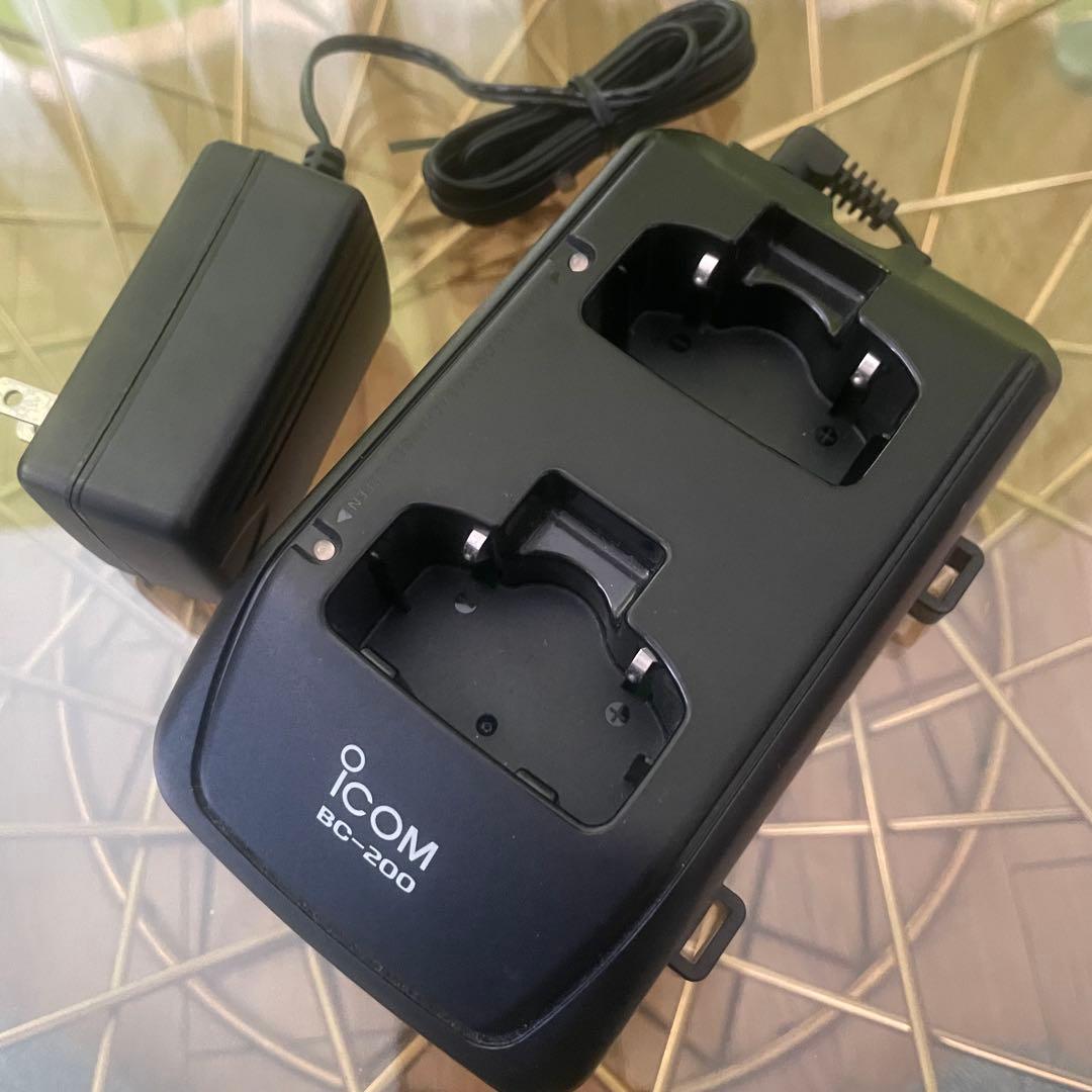 iCOM トランシーバー　IC-4300 BC-200充電器セット　バッテリー