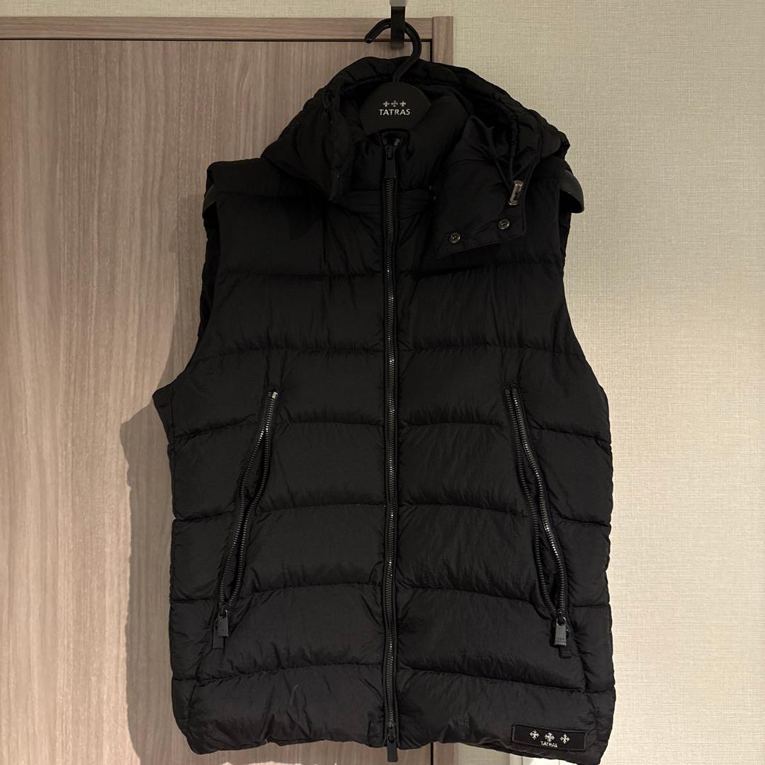 タトラス　TATRASブラック フード付きダウンベスト