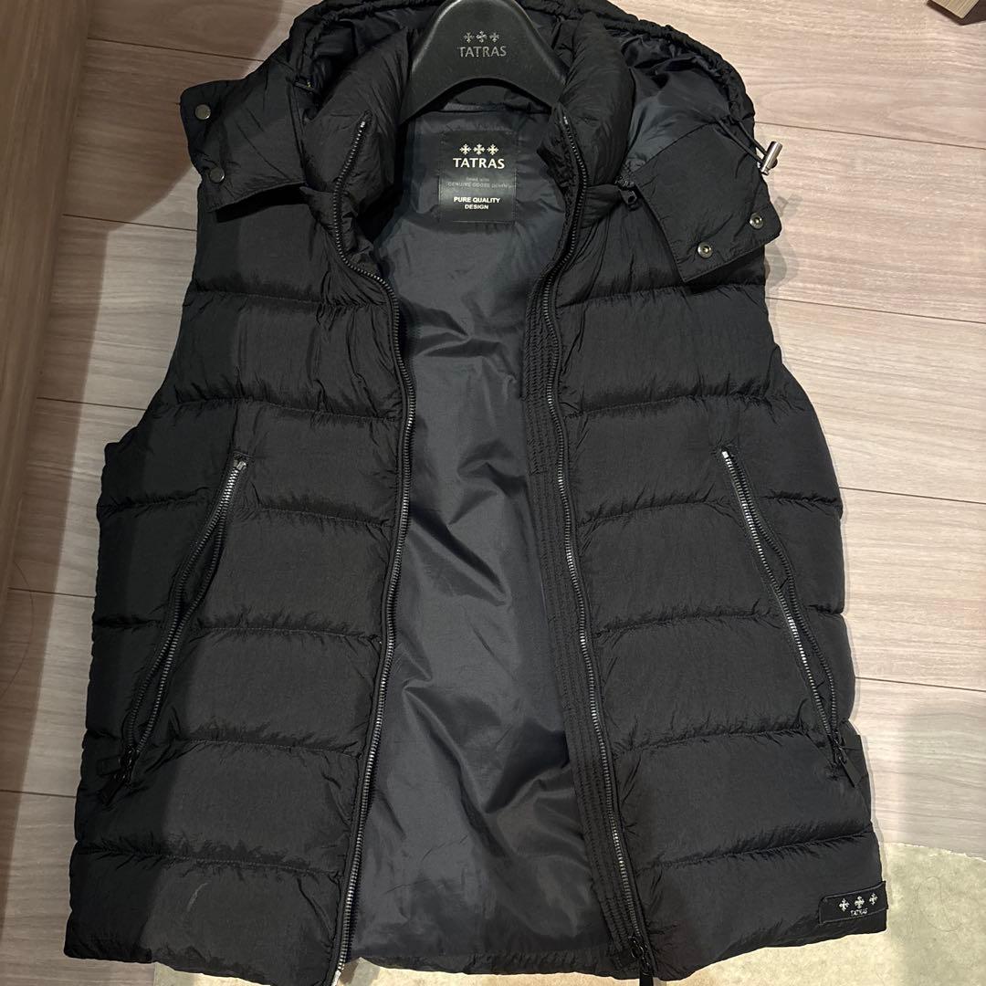 タトラス　TATRASブラック フード付きダウンベスト