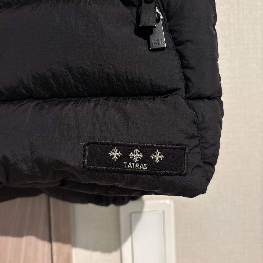 タトラス　TATRASブラック フード付きダウンベスト
