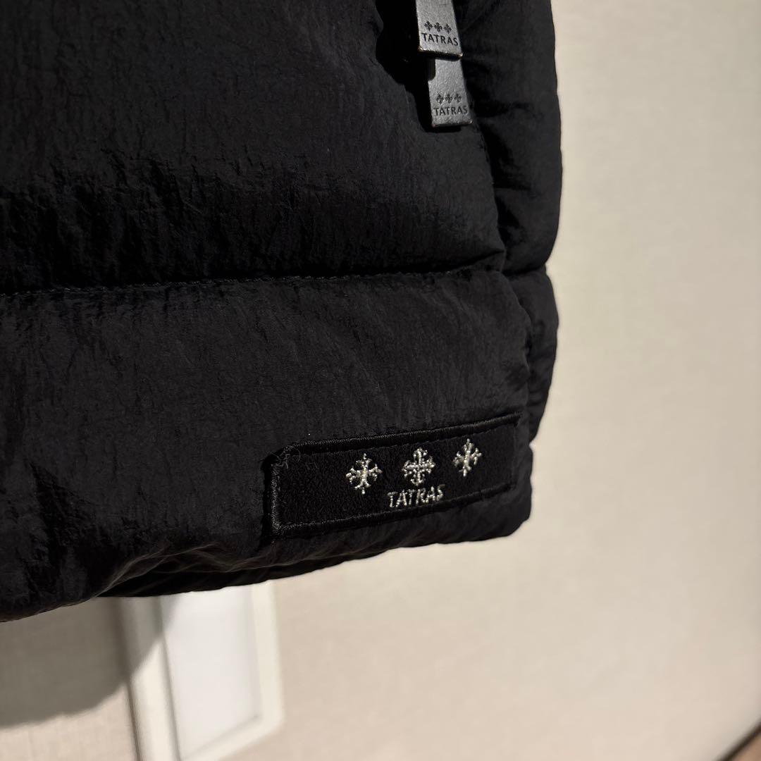 タトラス　TATRASブラック フード付きダウンベスト