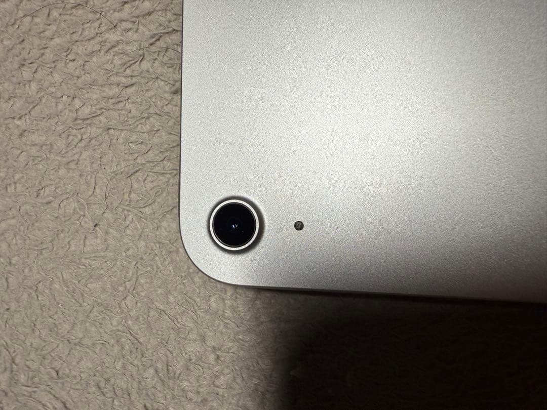 iPad第10世代 シルバー 本体 カバー付き