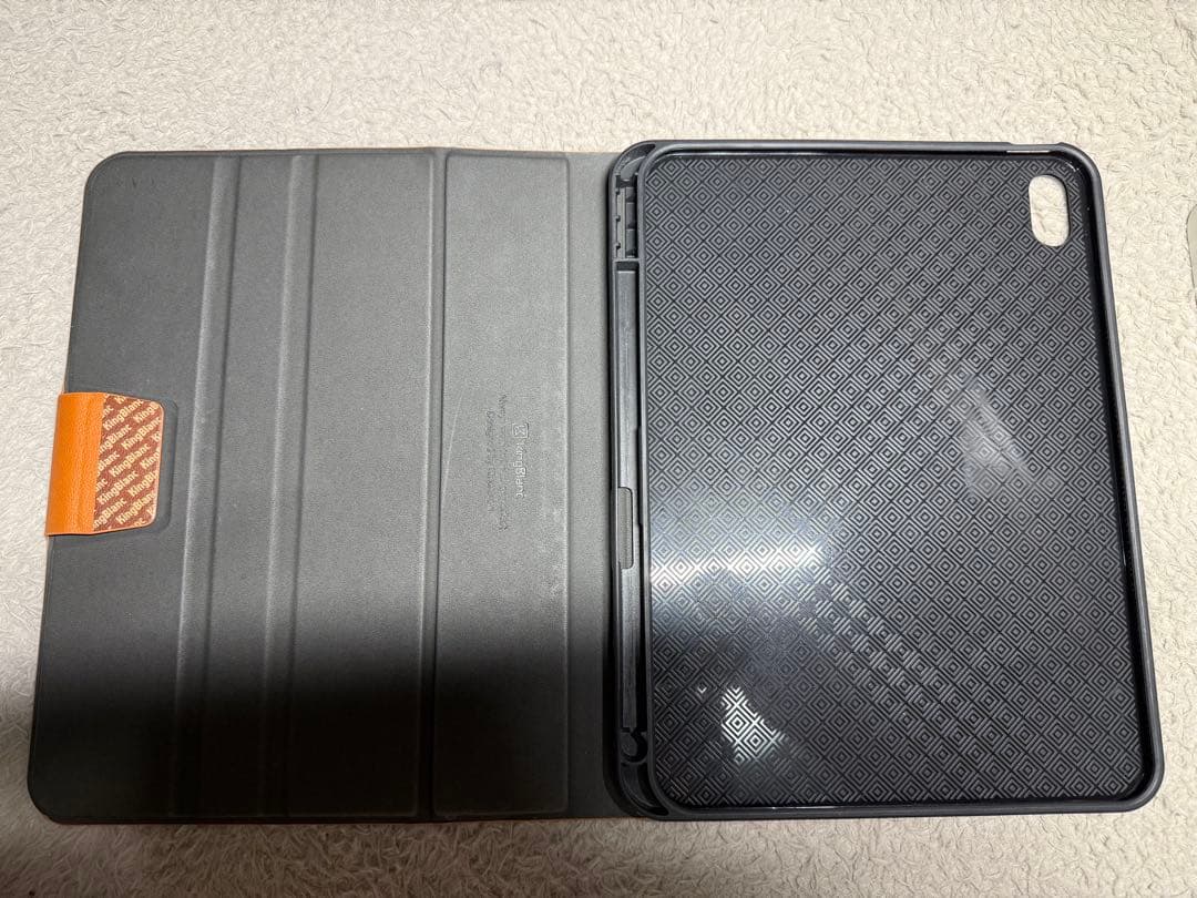 iPad第10世代 シルバー 本体 カバー付き