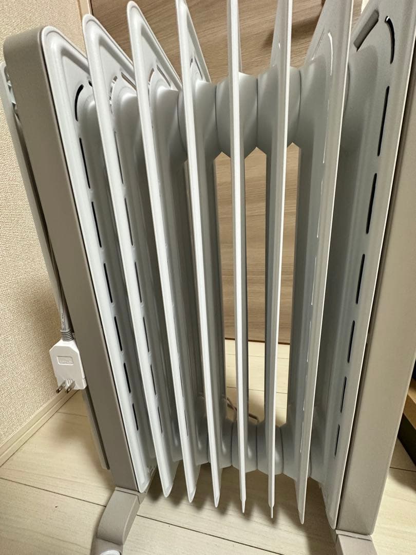 DeLonghi(デロンギ)オイルヒーター RHJ2F0812-WH