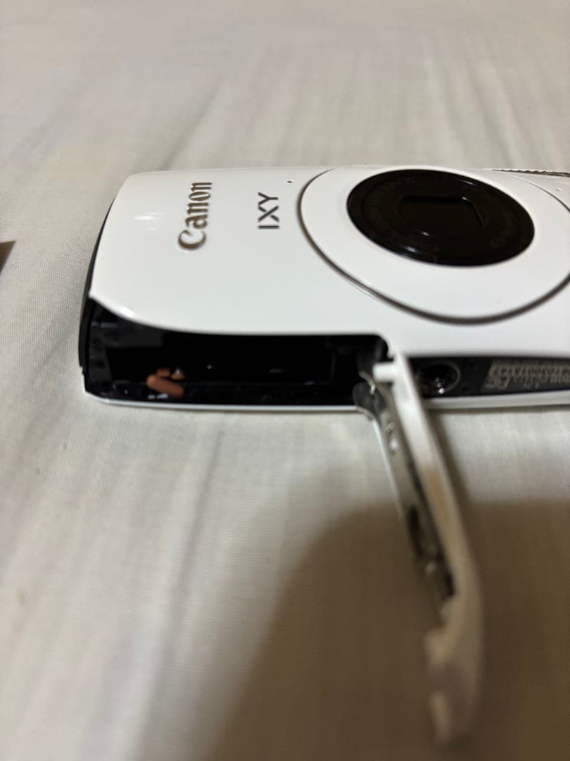 Canon IXY 30s ホワイト コンパクトデジタルカメラ ジャンク品
