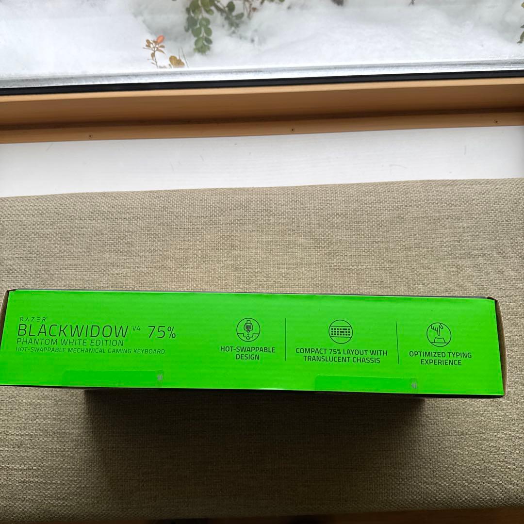 Razer BlackWidow V4 Phantom ホワイト