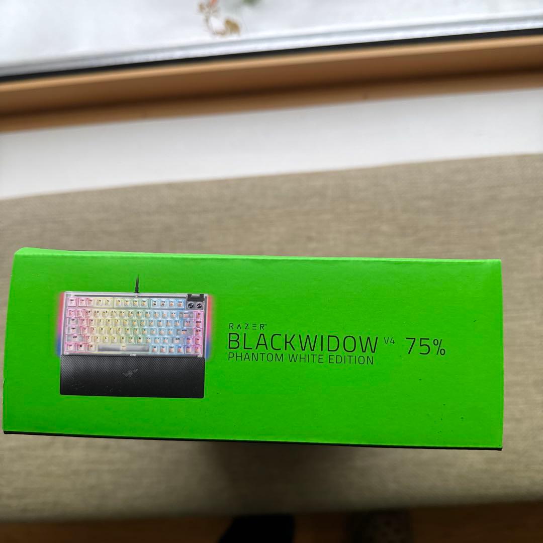 Razer BlackWidow V4 Phantom ホワイト