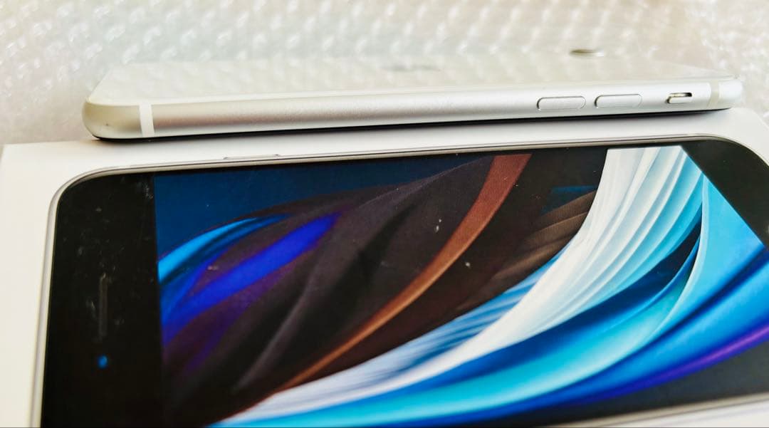 【期間限定価格】iPhoneSE 第二世代 スターライト　本体　箱付き