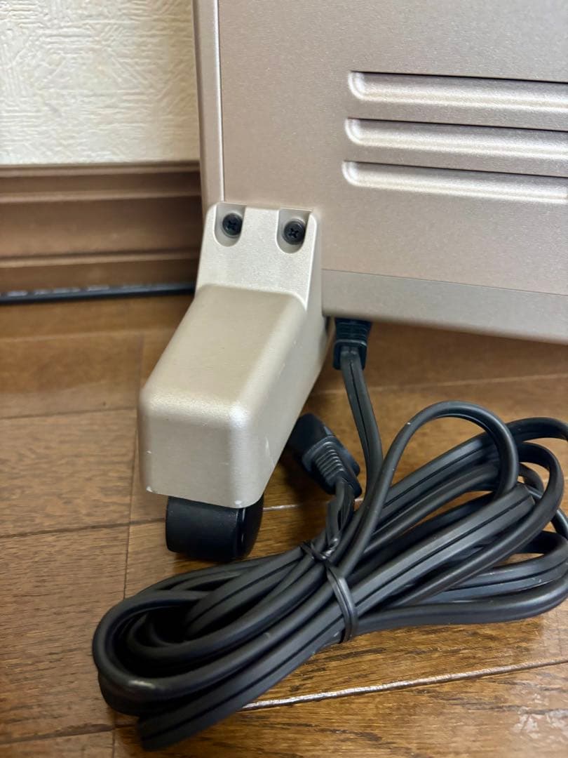 サンルミエ キュート （パールゴールド） 電気ヒーター 遠赤外線ヒーター