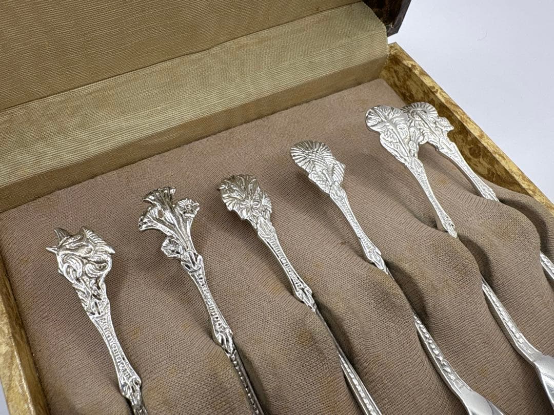 【最終お値下げ】 ヴィンテージフラワーモチーフシルバープレートスプーン6本セット