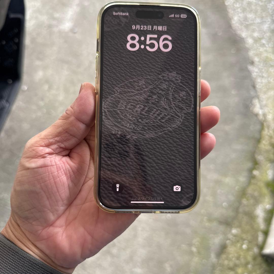 リモワiPhone14 Proポリカーボネート 虹色 ケース中古品