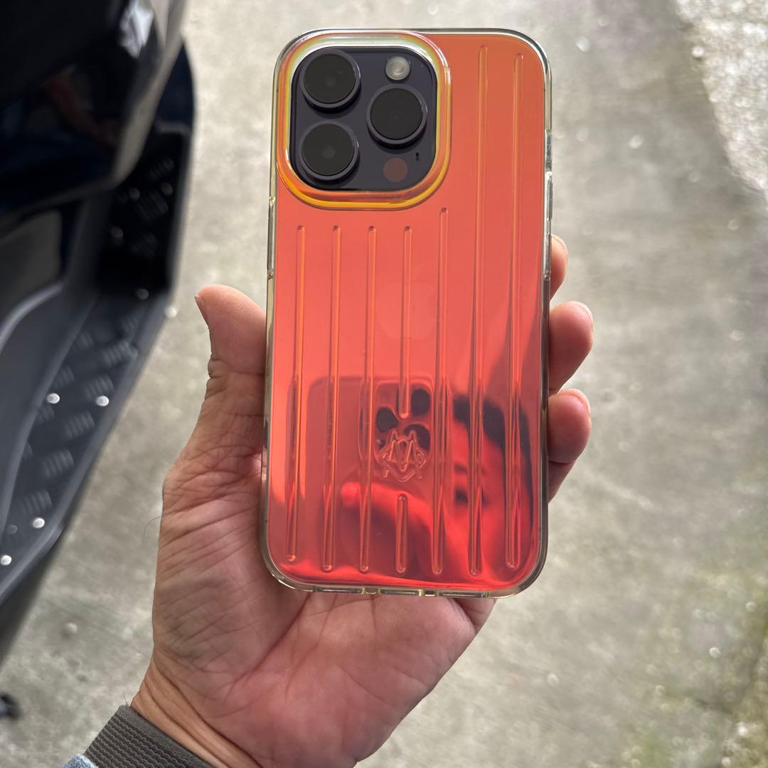 リモワiPhone14 Proポリカーボネート 虹色 ケース中古品