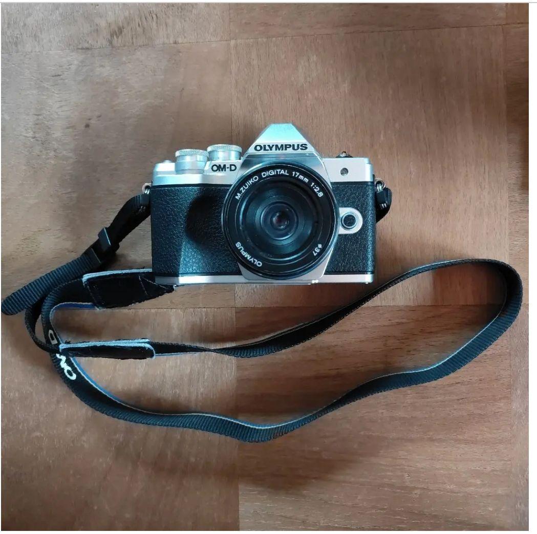 OLYMPUS OM-D MarkⅢミラーレス予備バッテリー望遠レンズ付き