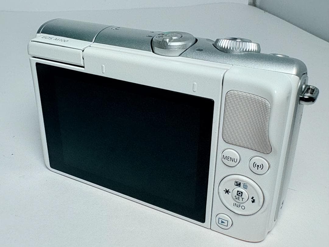 極上品 キヤノン EOS M100 ボディ