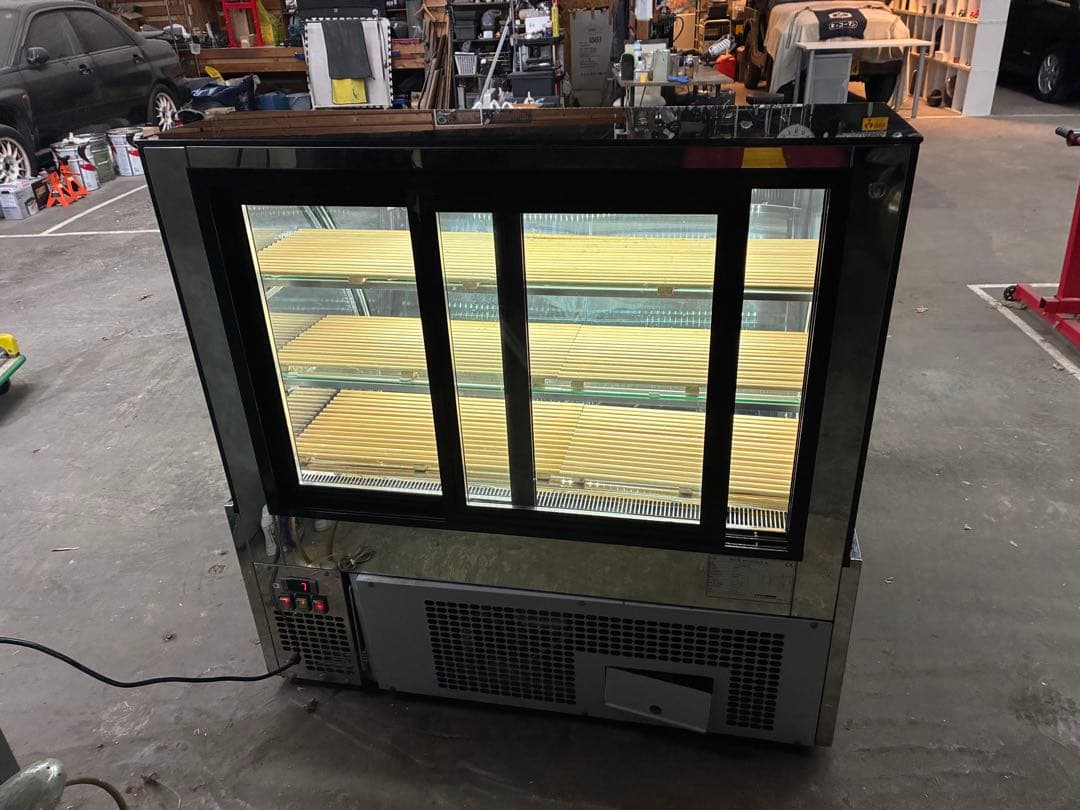 3段ガラスショーケース 100V 動作良好　送料込み