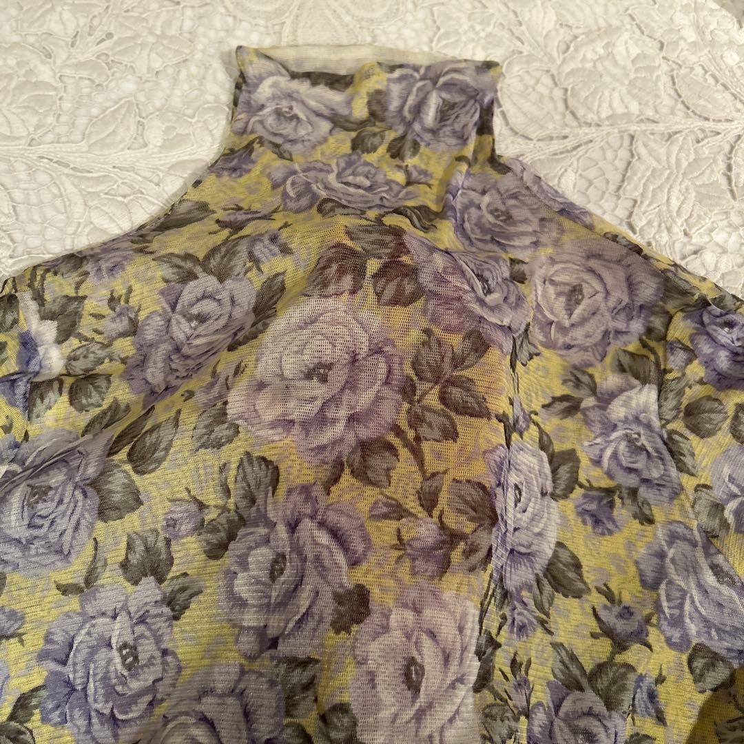 スージー様　新品　定価2万5千円超　薔薇色の暮らし　シルク100%薔薇柄