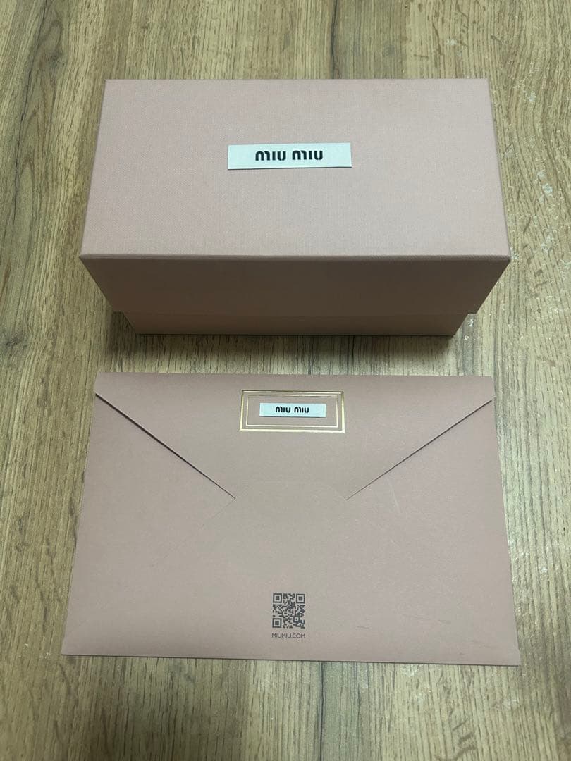 Miu Miu ブラックキャットアイサングラス