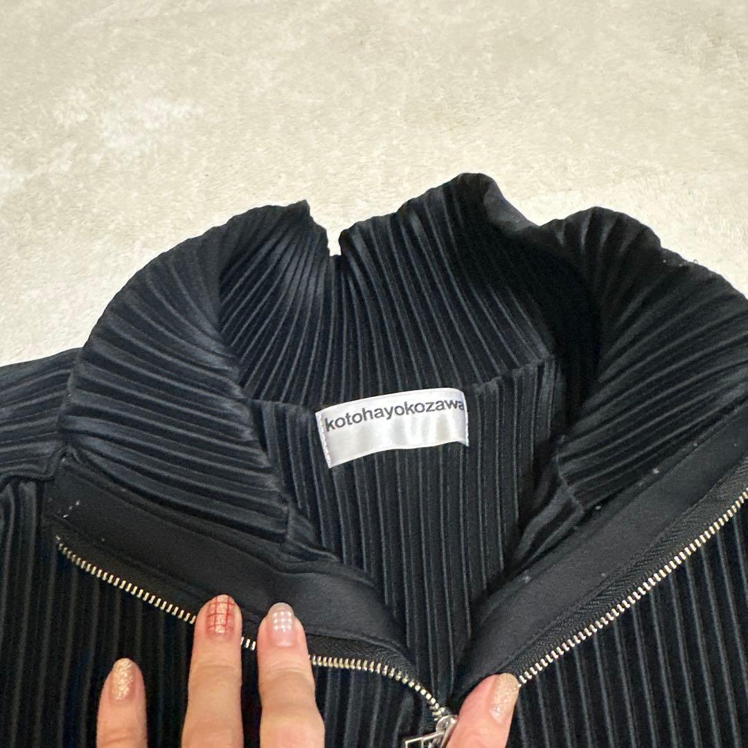 kotohayokozawa ブラック プリーツ長袖トップス