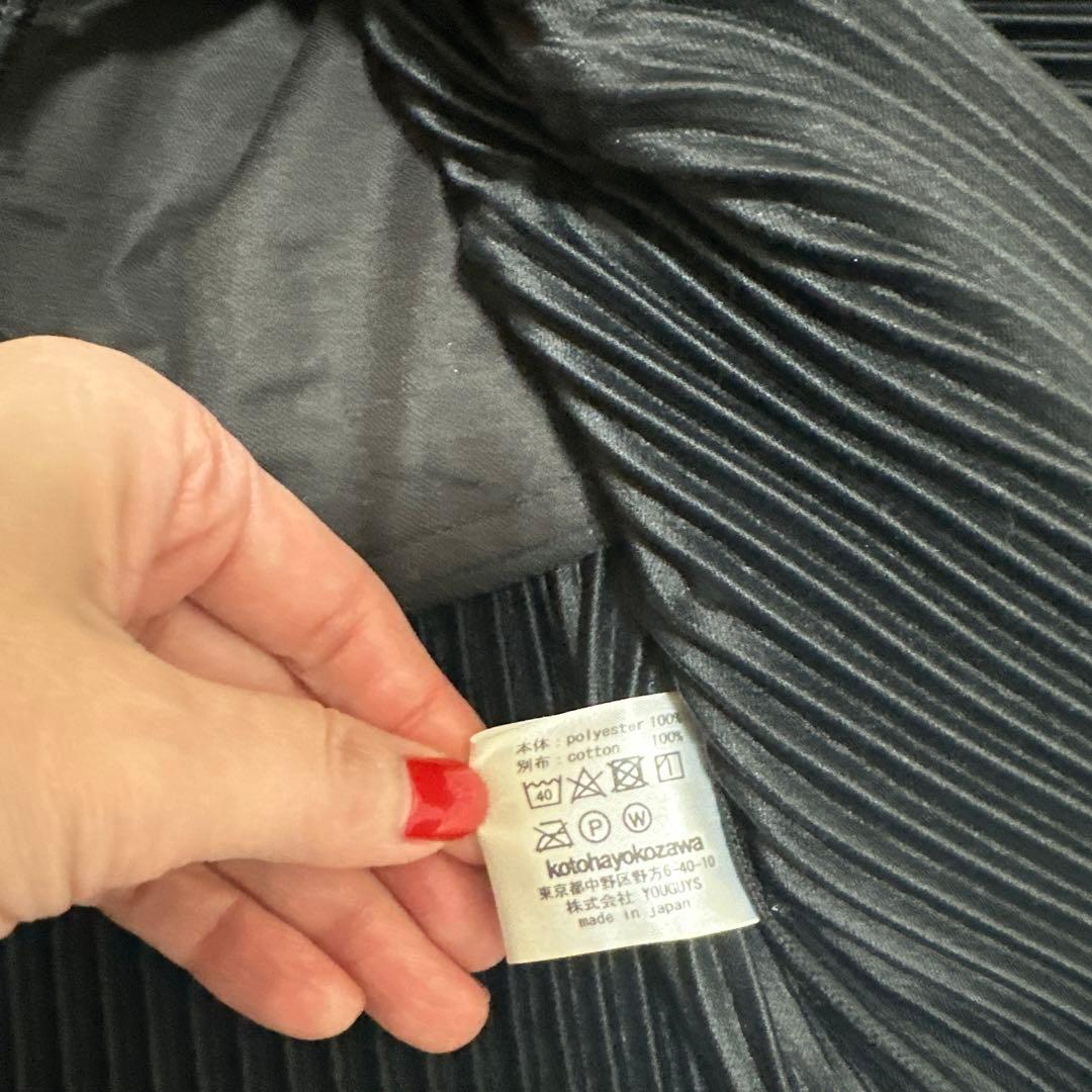 kotohayokozawa ブラック プリーツ長袖トップス