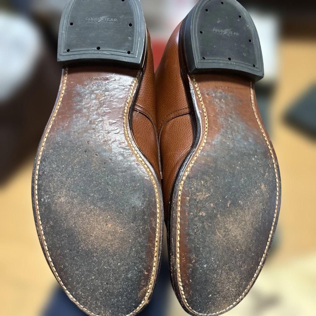 ブラウン型押しレザードレスシューズ