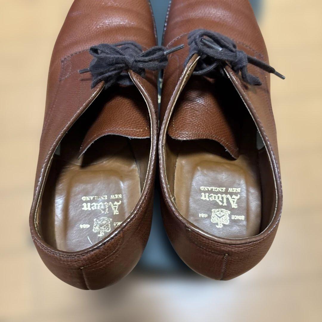 ブラウン型押しレザードレスシューズ