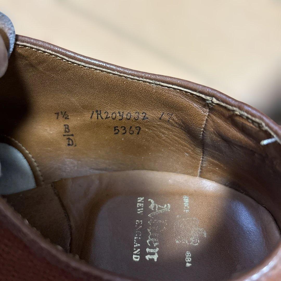 ブラウン型押しレザードレスシューズ