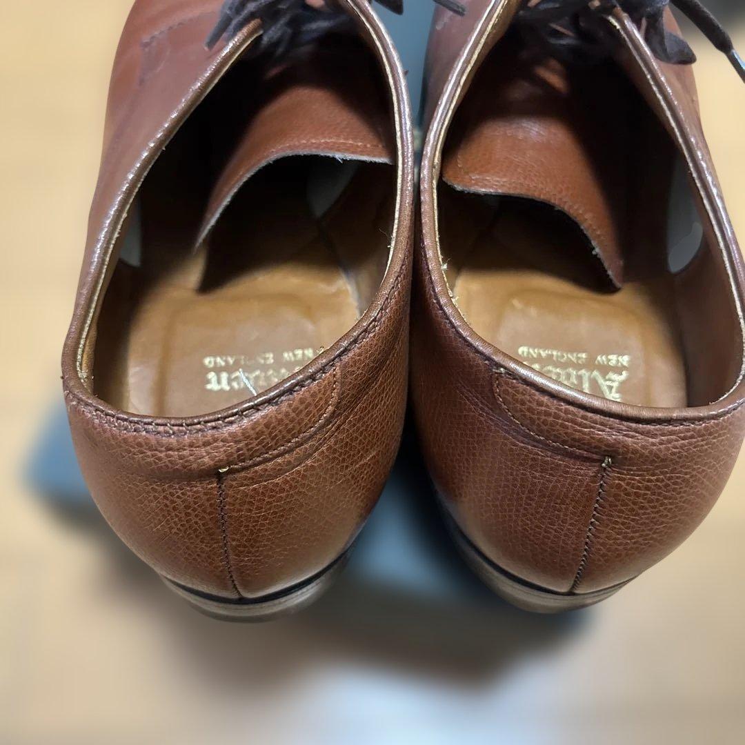 ブラウン型押しレザードレスシューズ