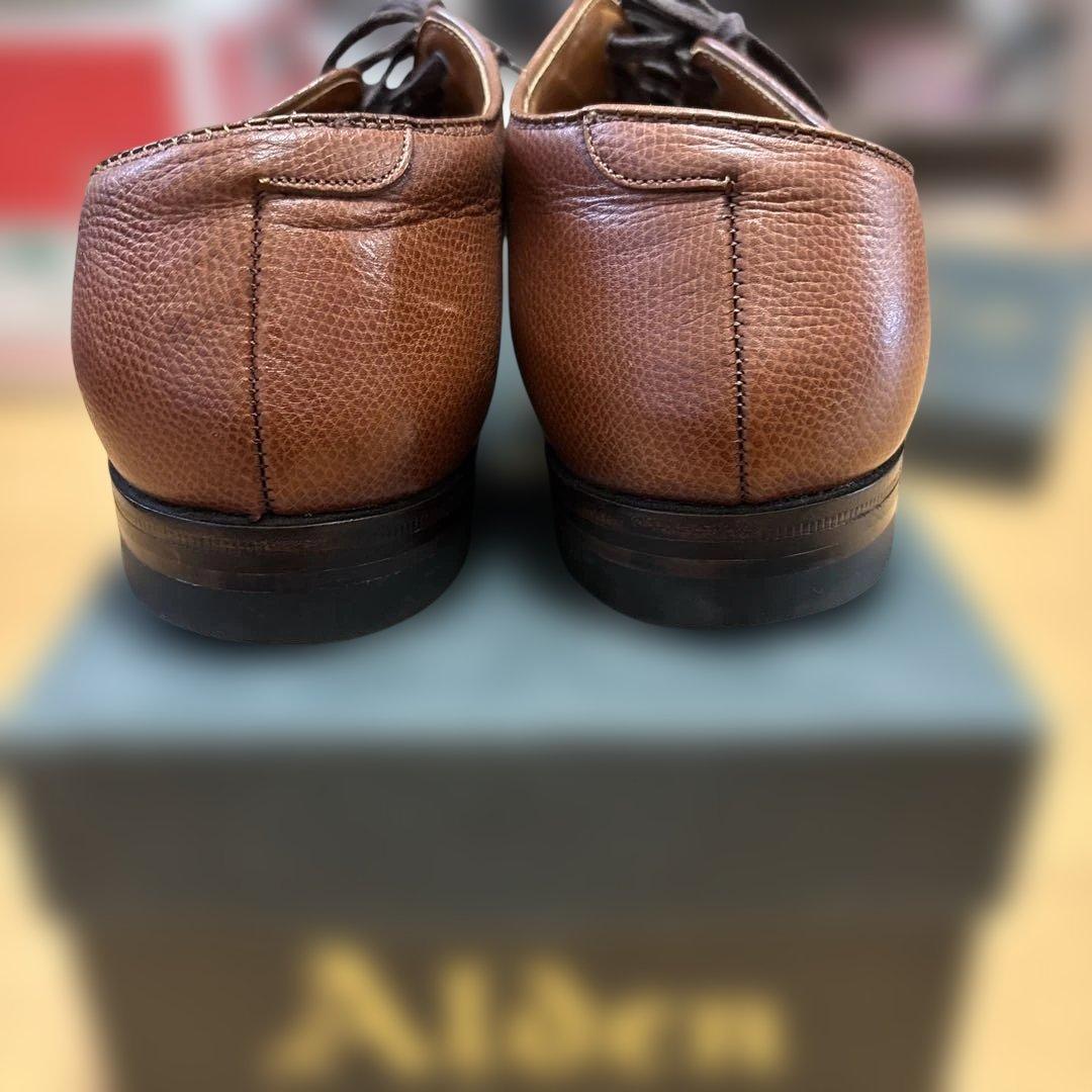 ブラウン型押しレザードレスシューズ