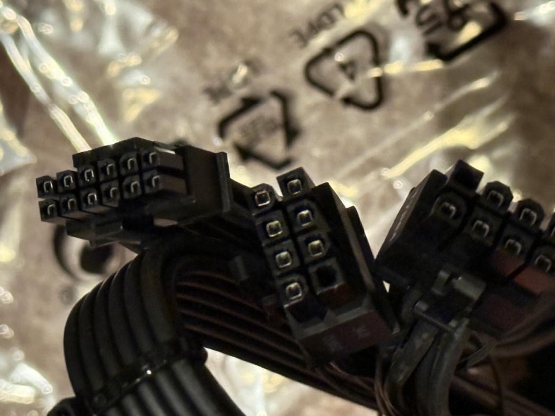 CORSAIR HX850i 80PLUS PLATINUM 12VHPWR付き