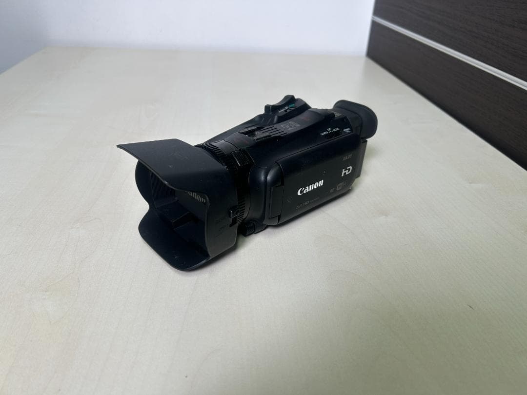 Canon XA25 業務用ビデオカメラ本体 ジャンク（レンズの傷）