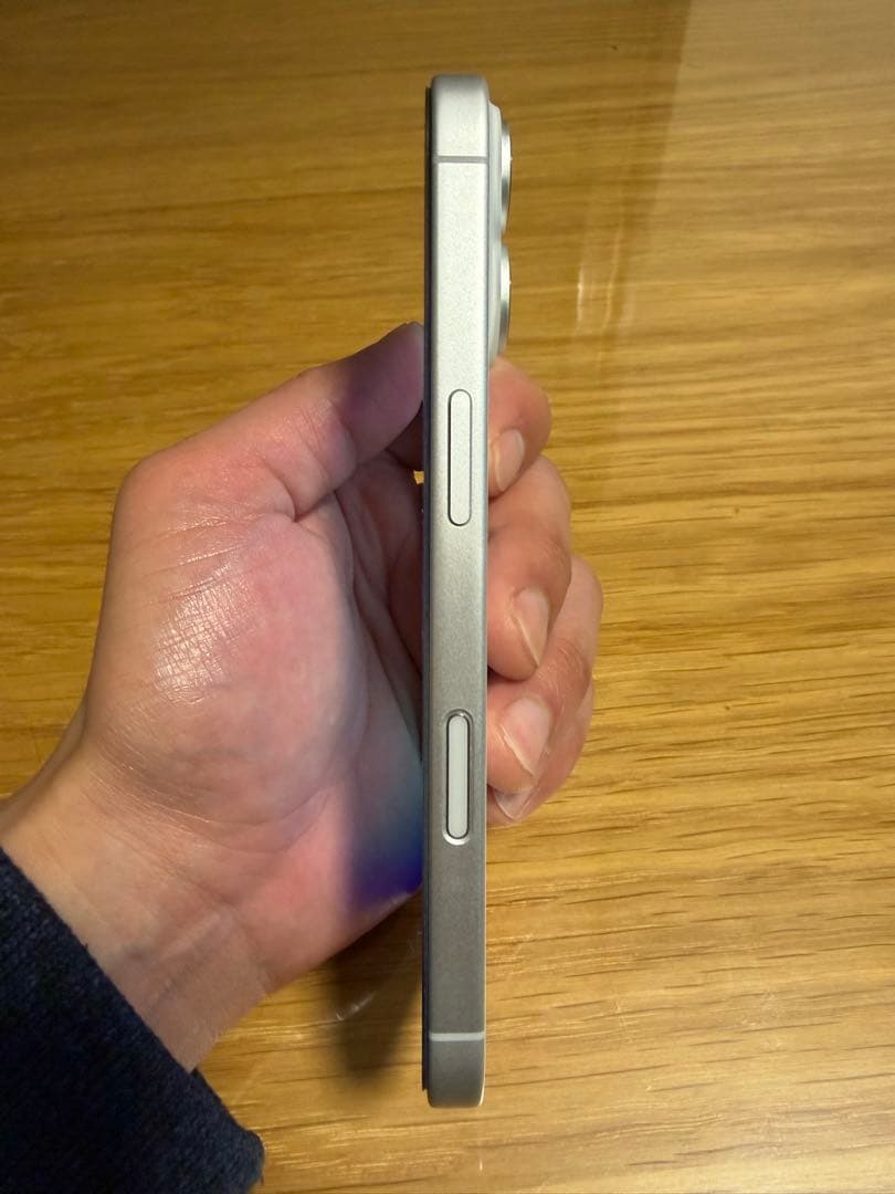 【極美品】iPhone17ホワイト 本体