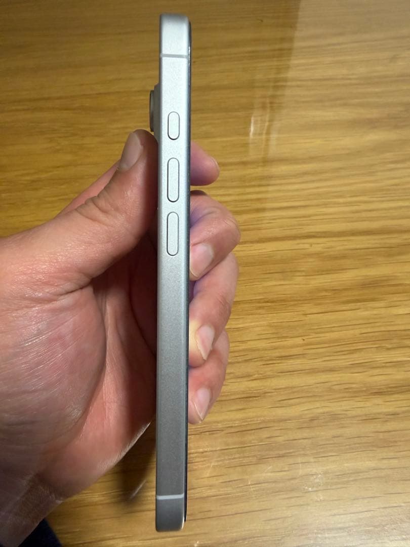 【極美品】iPhone17ホワイト 本体