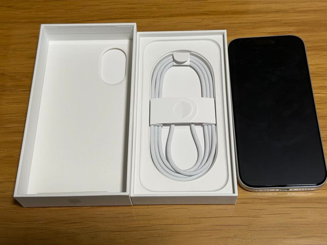 【極美品】iPhone17ホワイト 本体