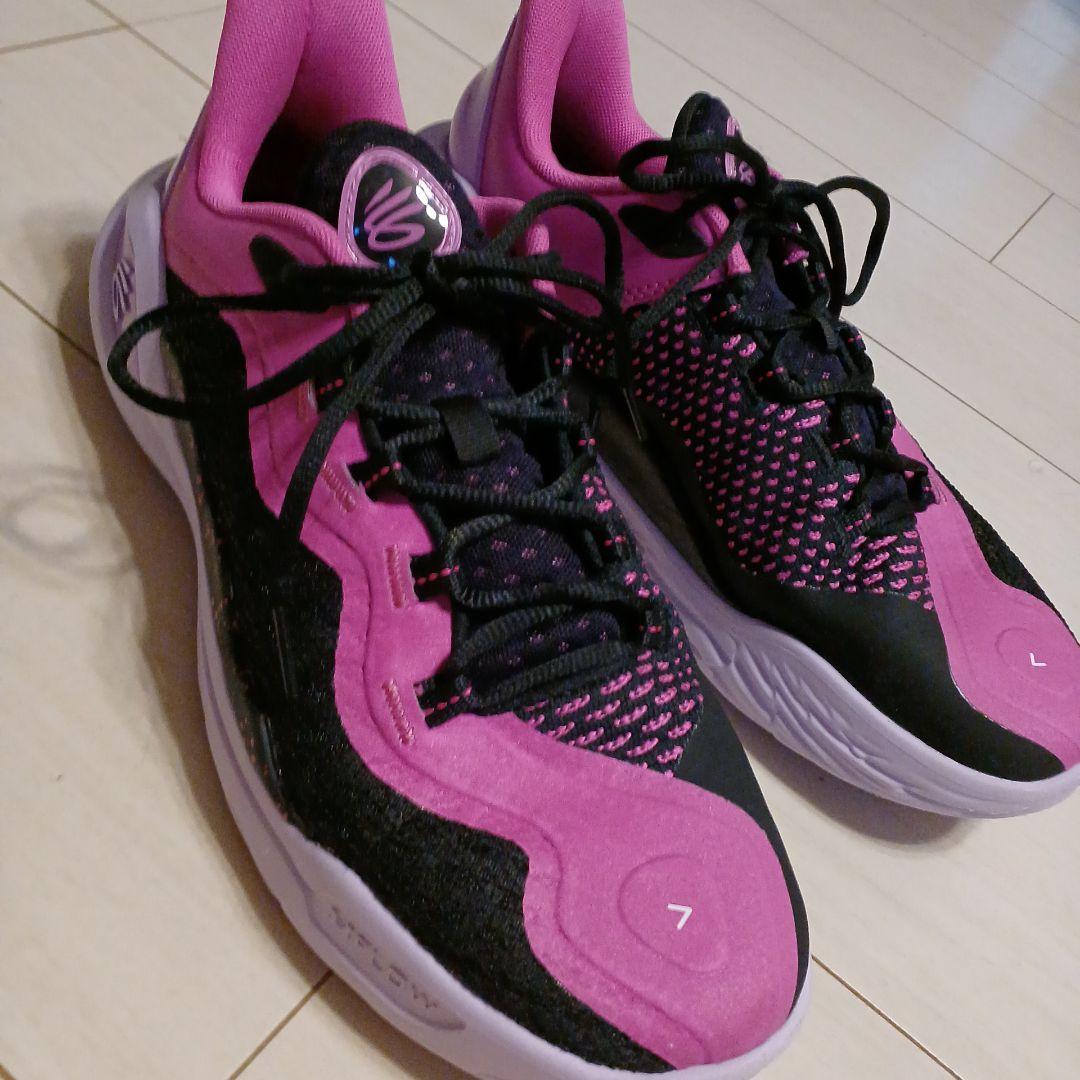 専用本日中にご購入下さいカリー11バスケットボールシューズ ピンク/ブラック