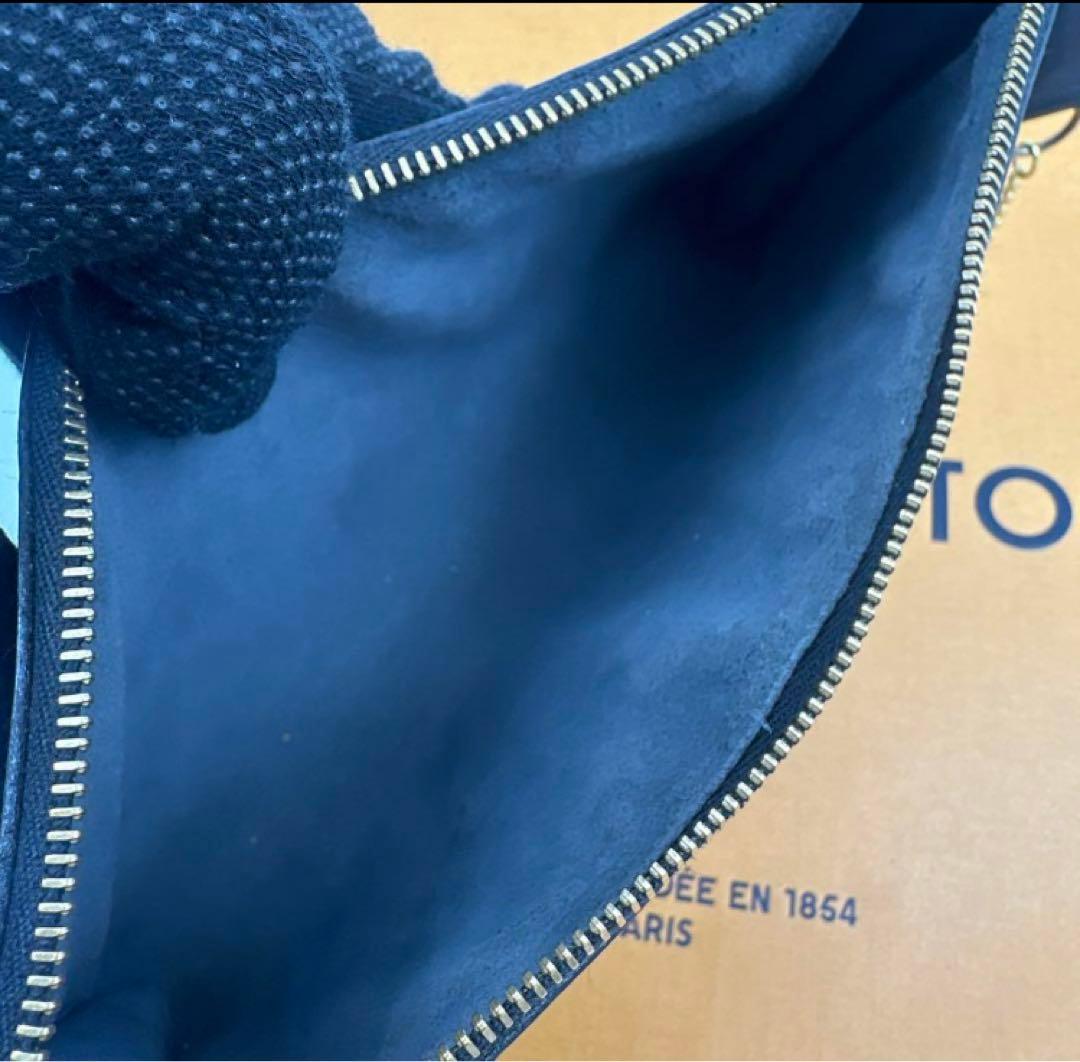 Louis Vuitton エピレザー ブラック クラッチバッグ