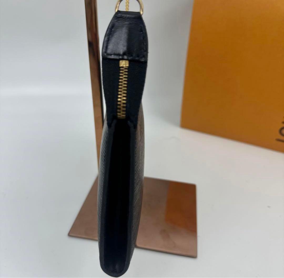 Louis Vuitton エピレザー ブラック クラッチバッグ