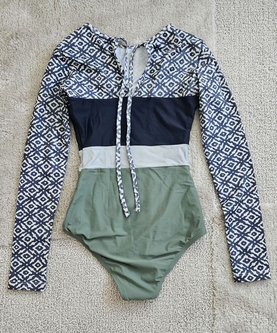 あるりんseea　ラッシュガード　水着