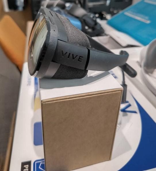 その他 VIVE Flow