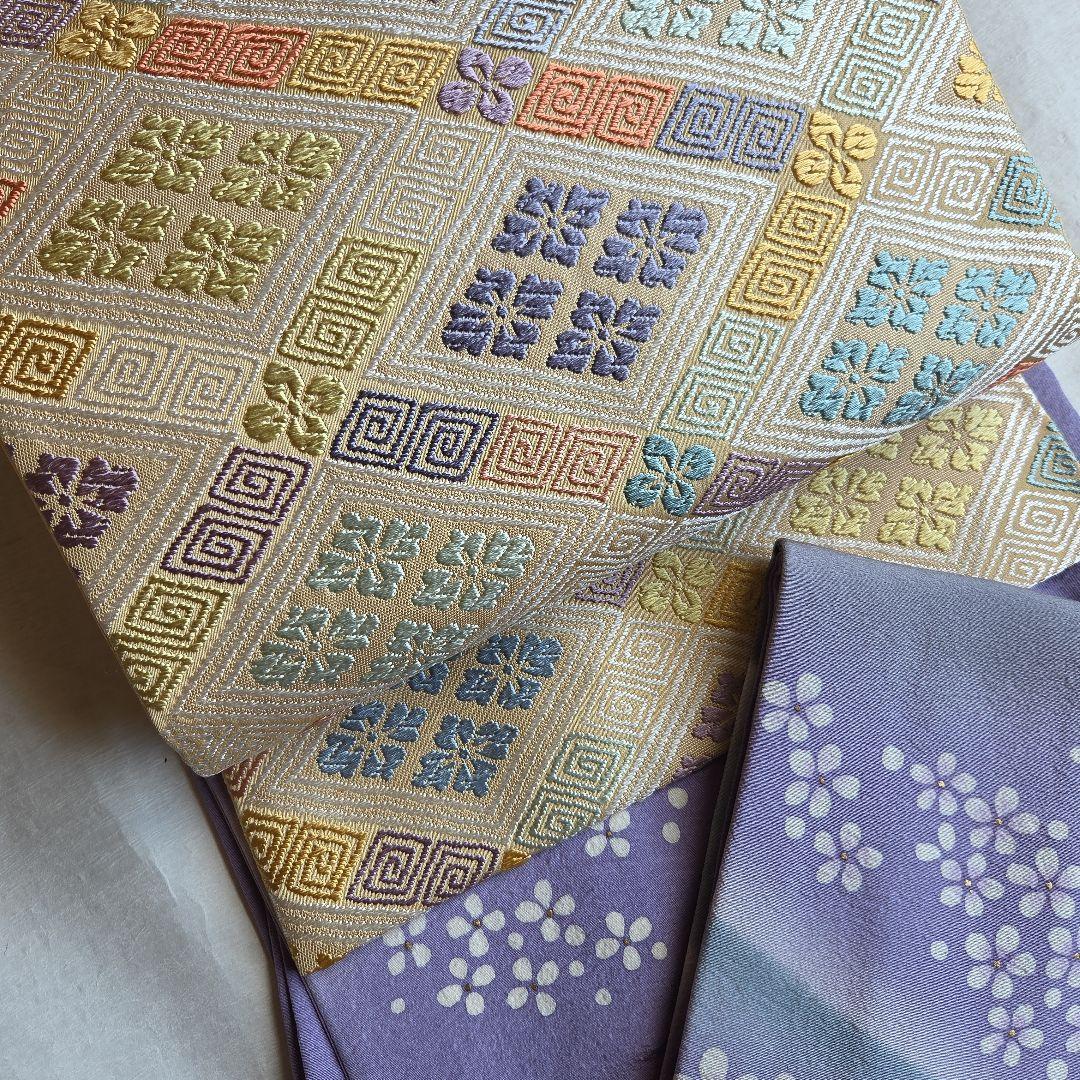 やさしいベージュ　菱取花菱文の袋帯