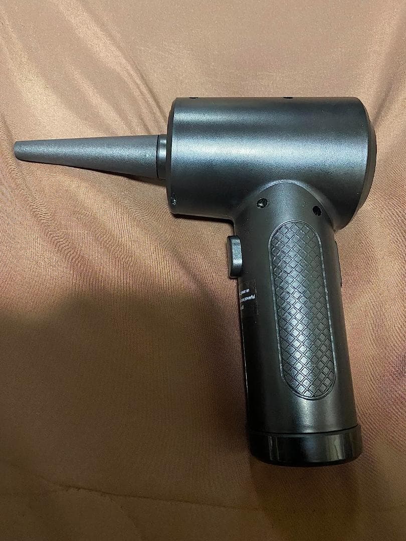 多機能コードレスクリーナーLEDライト＆5ノズル付き