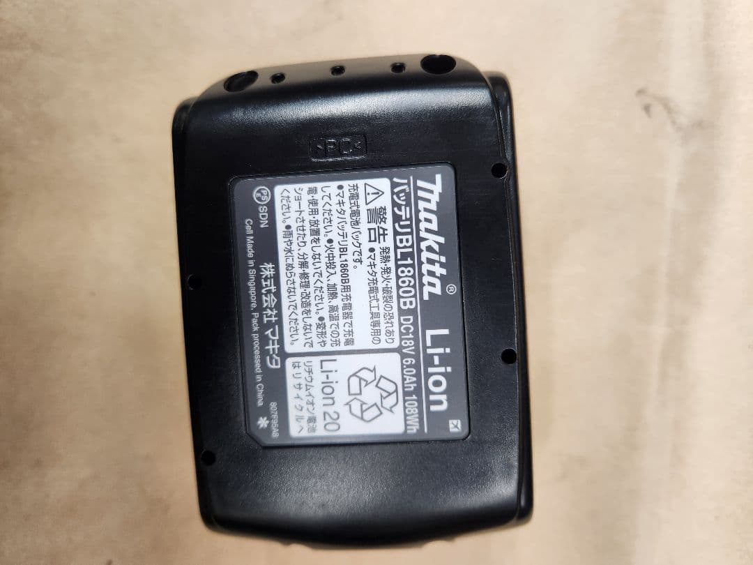 Makita MR113 ワイヤレスラジオ　バッテリー　充電器