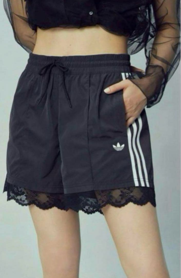 超美品　ZOZO限定 adidas レース トリム スリーストライプス パンツ